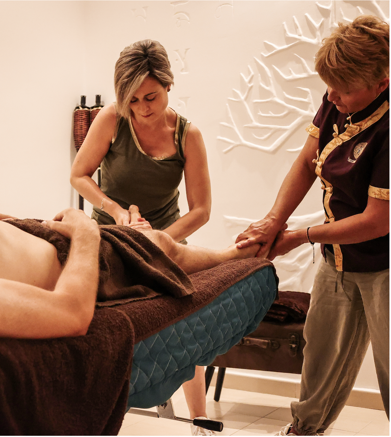 Momento de relax con masaje de pies en Kalon Estética Hellín
